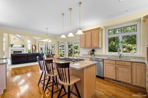 2288 Fox Boro Ln, Naperville, IL 60564-8448
