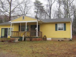 686 Coles Rolling Rd, Scottsville, VA 24590-3920