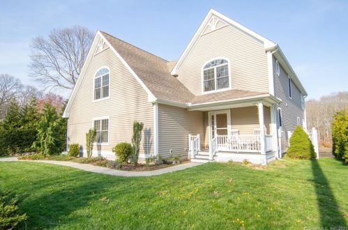 33 Marshfield Rd, Niantic CT  06357-2042 exterior