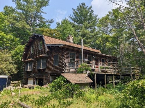 1698 Putnam Pike, Glocester, RI 02814-1135