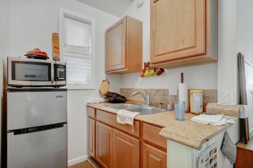 1503 Alta Vis Ave, Austin TX  78704-5228 exterior