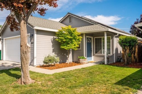 1004 Regency Dr, Chico, CA 95926-3216