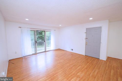 36 Holly Ct, Trenton NJ  08619-4633 exterior