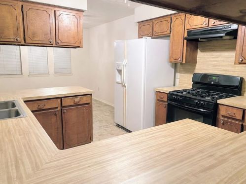 11703 Bexar Dr, Morgans Point, TX 77571-9550