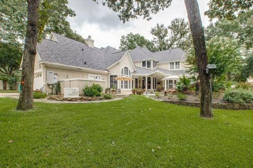 2 Wedgewood Blvd, Conroe TX  77304-1349 exterior