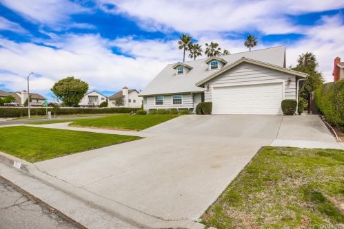 1802 Stewart St, Oceanside, CA 92054-6025