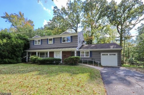 65 Riceman Rd, Berkeley Heights, NJ 07922-1840