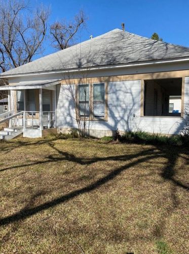 213 High St, Roxton, TX 75477-2101