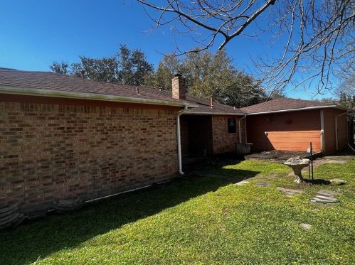 37 Colony Sq, Angleton TX 77515-3644 exterior