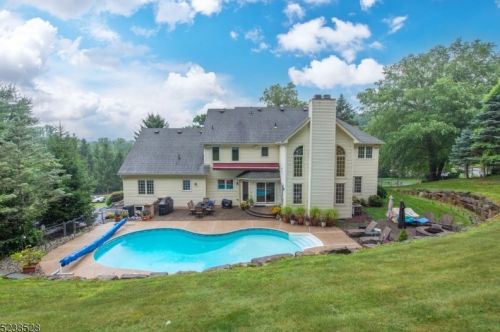 18 Rosewood Ln, Parsippany, NJ 07834-3801