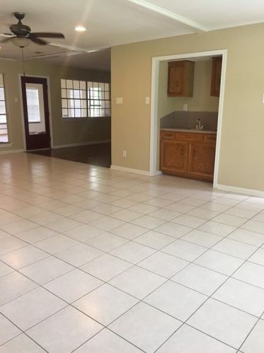 157 Bastrop St, Angleton TX  77515-4103 exterior