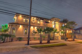 7205 Chimney Rock Rd, Houston TX  77081-6608 exterior