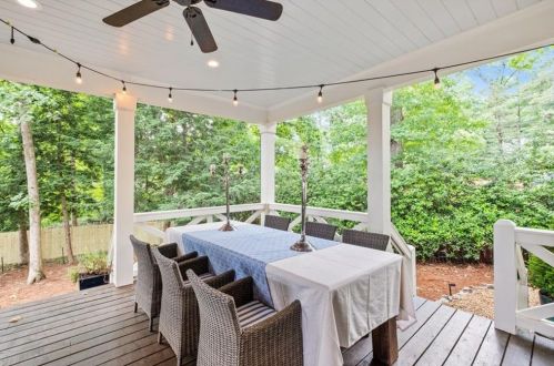 4800 Huntley Dr, Atlanta GA  30342-2732 exterior