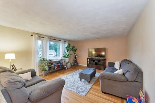 7 Brookwood Rd, Warwick, RI 02889-3214