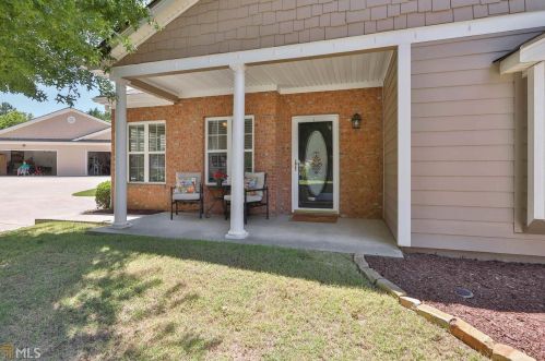 1301 Commonwealth Cir, Newnan, GA 30263-7813