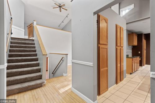 5722 Flint Trl, Columbus, MN 55092