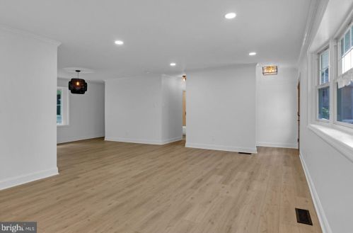 16 Stokes Ave, Camden NJ  08108-3337 exterior
