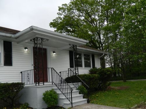 25 Jewel St, Bangor, PA 18013-1147