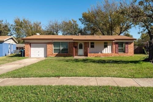 124 Dupont Cir, Fort Worth TX  76134-2909 exterior