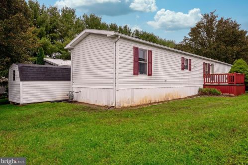 207 Sunningdale Ct, Lancaster PA  17603-2185 exterior