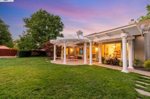8053 Regency Dr, Pleasanton, CA 94588-3131