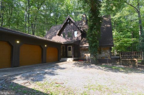 386 Quaint Acres Ln, Berkeley Springs, WV 25411-9486