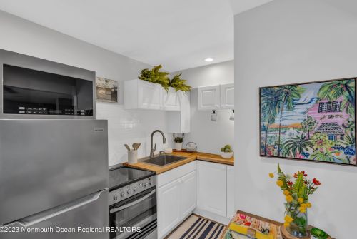 321 6th Ave, Tinton Falls NJ 07712-5568 exterior