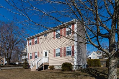 33 Cross St, Lincoln, RI 02838-1236