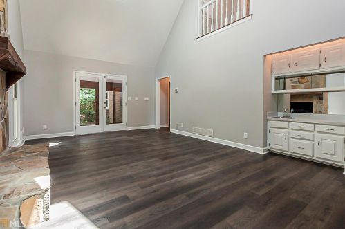 810 Mabry Rd, Atlanta GA  30328-2662 exterior