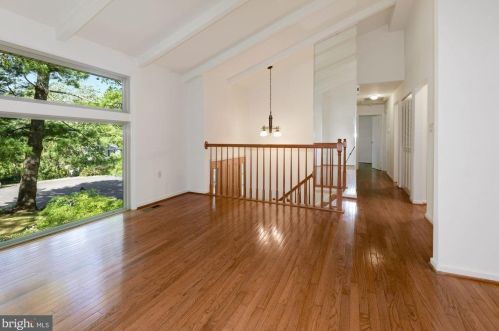 11025 Howland Dr, Herndon, VA 20191-4912