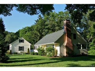 52 Kent Rd, Gaylordsville, CT 06755-1105