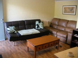 1533 Nehoa St, Honolulu HI  96822-2087 exterior