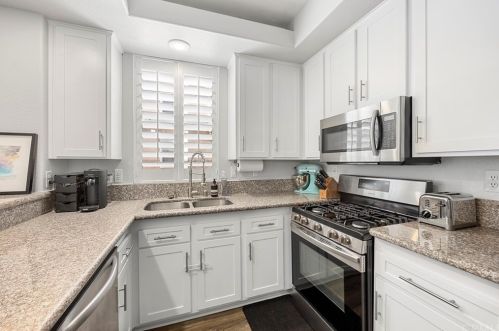 1038 Rossano Way, Anaheim, CA 92808-2430