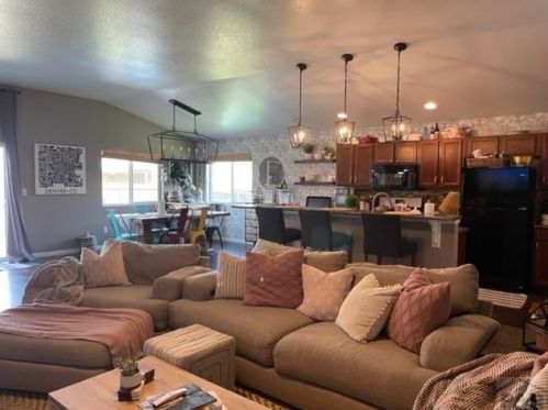 3317 Lions Pride Ln, Pueblo, CO 81005-4037