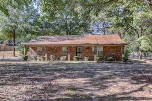 1387 Hall Rd, Walls, MS 38651-9708