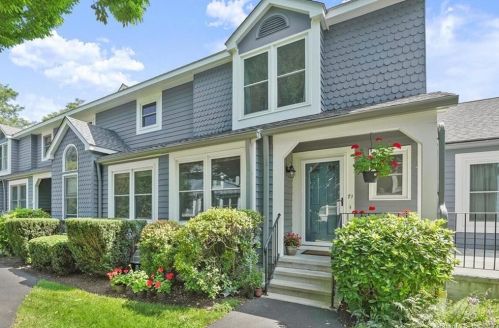 71 Fawn Ridge Ln, Norwalk, CT 06851-1136