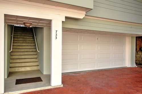 733 Bath St, Santa Barbara, CA 93101-3305
