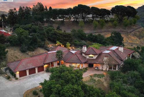 20480 View Point Rd, Hayward, CA 94552-2646