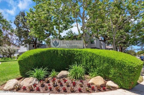 6524 Twin Circle Ln, Simi Valley CA  93063-6413 exterior
