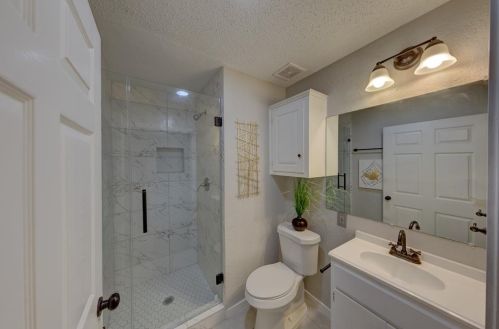 2029 Pond Shore Dr, Angleton TX 77515-7483 exterior