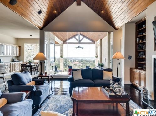 1009 Bluewater Pl, Spring Branch TX 78070-5485 exterior