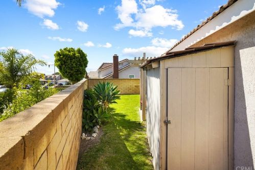260 Brookside Ct, Anaheim CA  92808-1204 exterior
