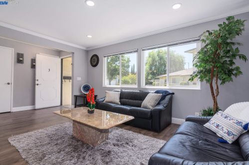 1029 Mohr Ln, Concord, CA 94518-4321
