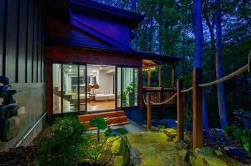 620 Colebrook Ct, Atlanta GA  30327-4710 exterior