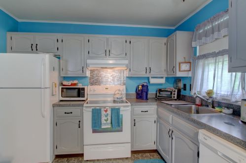 4 Bowie Pl, Lakehurst, NJ 08759-1920