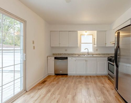 305 Lyons Dr, Lemont IL  60440-1852 exterior