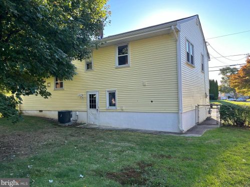 111 Winding Way, Trenton NJ 08620-2625 exterior