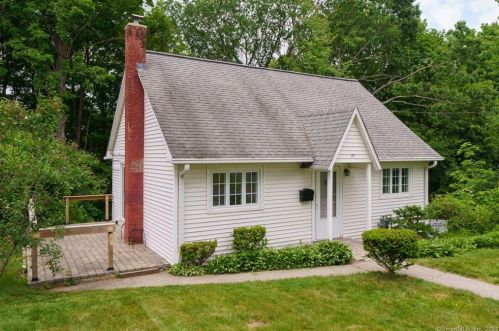 177 Melbourne Ter, Waterbury, CT 06704-1800