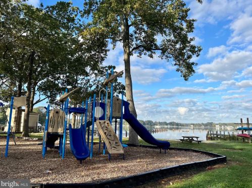 4935 Chestnut St, Shady Side MD 20764-9661 exterior