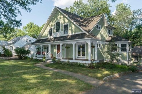111 Walthery Ave, Ridgewood, NJ 07450-3506